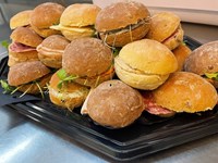 Plateau sandwichs 35 pièces blancs et aux céréales